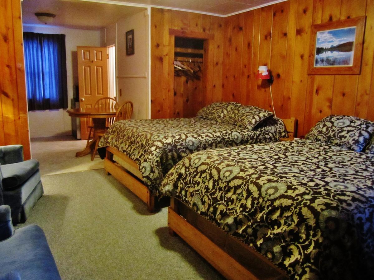 Dancing Bears Inn East Glacier Park Village Екстер'єр фото