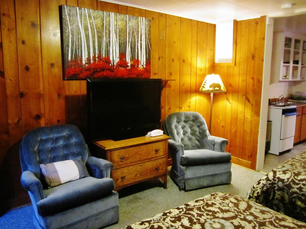 Dancing Bears Inn East Glacier Park Village Екстер'єр фото