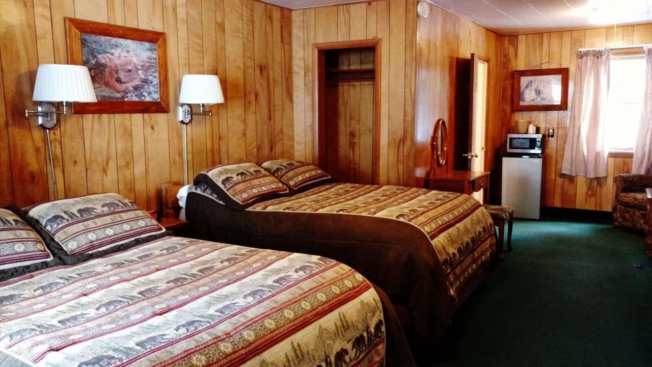 Dancing Bears Inn East Glacier Park Village Екстер'єр фото