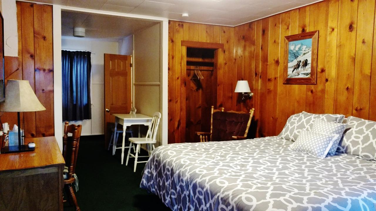 Dancing Bears Inn East Glacier Park Village Екстер'єр фото