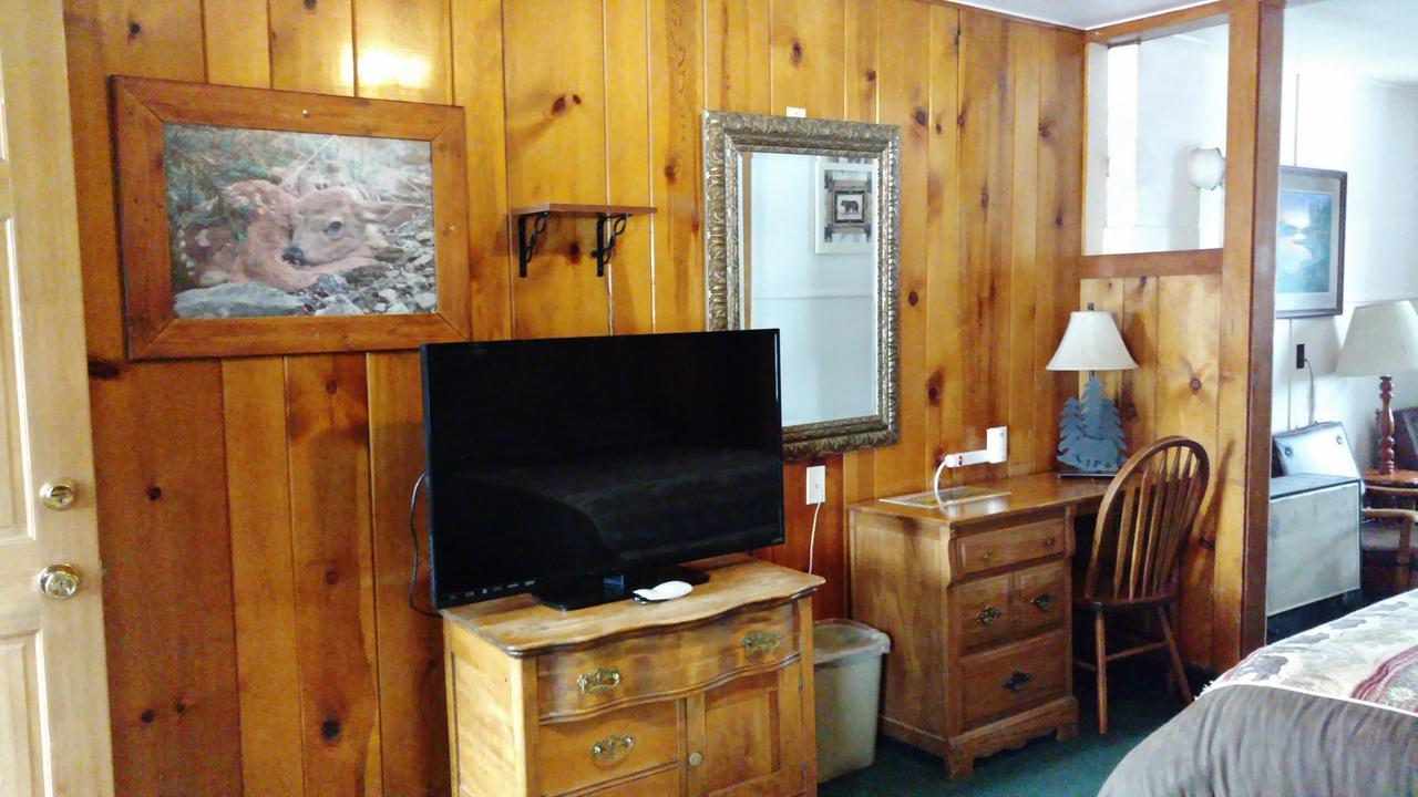 Dancing Bears Inn East Glacier Park Village Екстер'єр фото