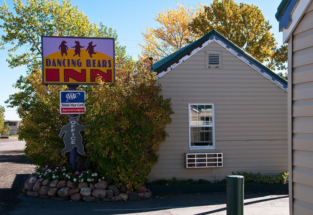 Dancing Bears Inn East Glacier Park Village Екстер'єр фото