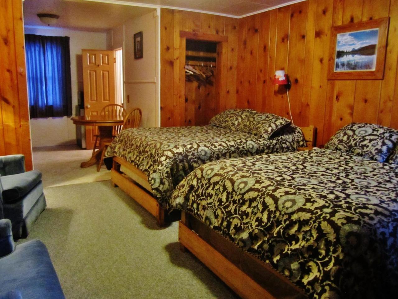 Dancing Bears Inn East Glacier Park Village Екстер'єр фото